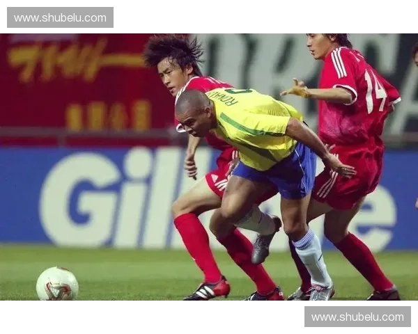 2002年世界杯中国对阵巴西：历史性对决与梦想碰撞的背后故事